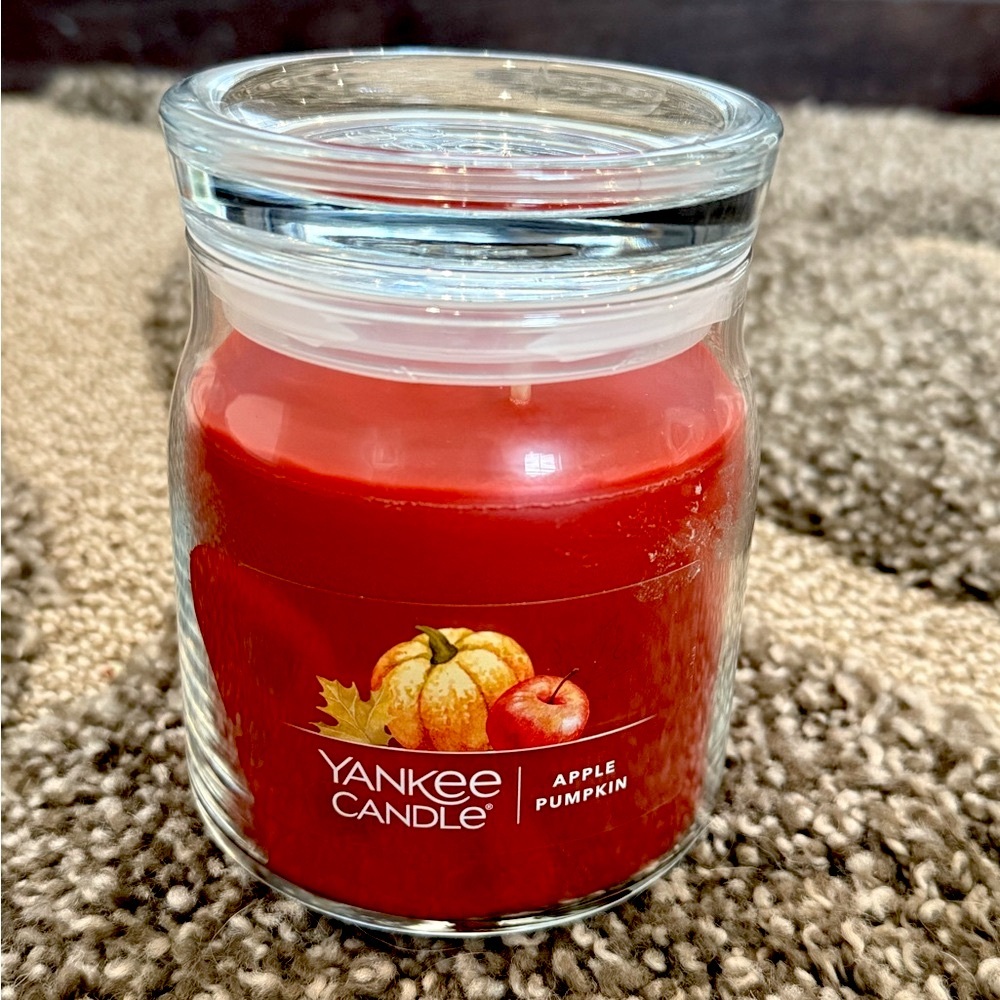 NEW. Yankee Candle Apple Pumpkin scented Candle. 13 oz. - Picture 7 of 13